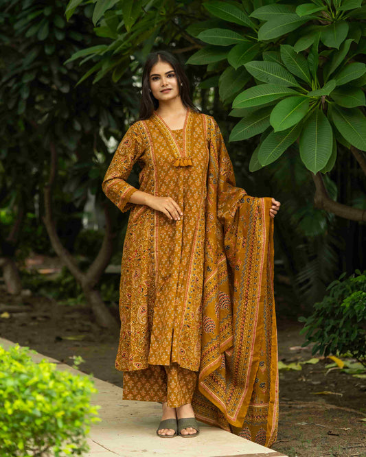 Sunehri Saaj 3pcs Suit Set