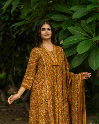 Sunehri Saaj 3pcs Suit Set