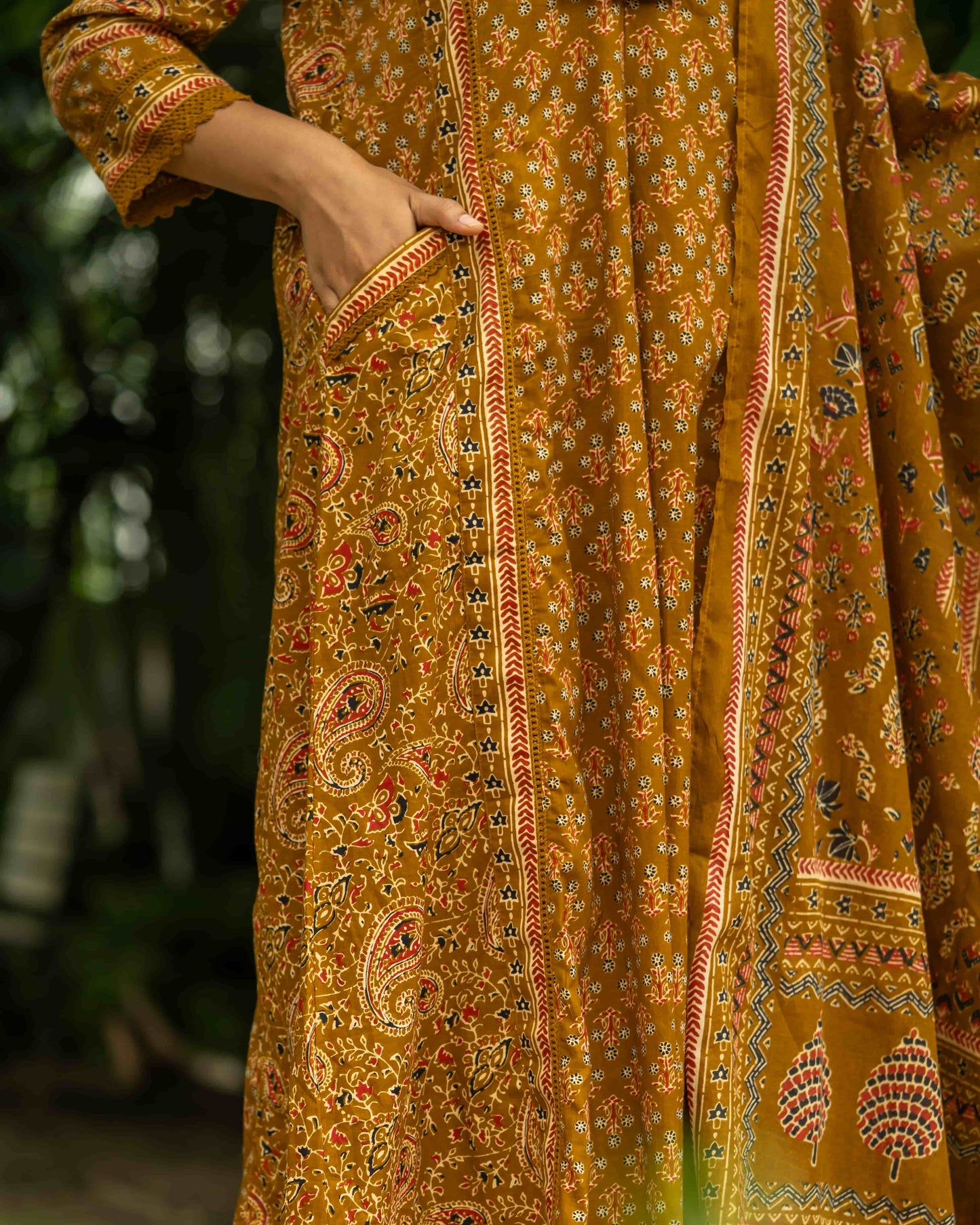 Sunehri Saaj 3pcs Suit Set