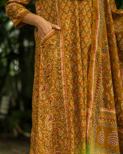 Sunehri Saaj 3pcs Suit Set